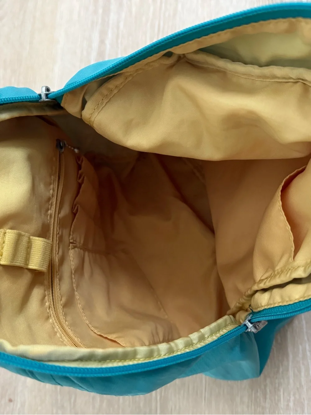 Baggallini Excursion Sling Rare Teal Color Convertible Crossbody to Backpack